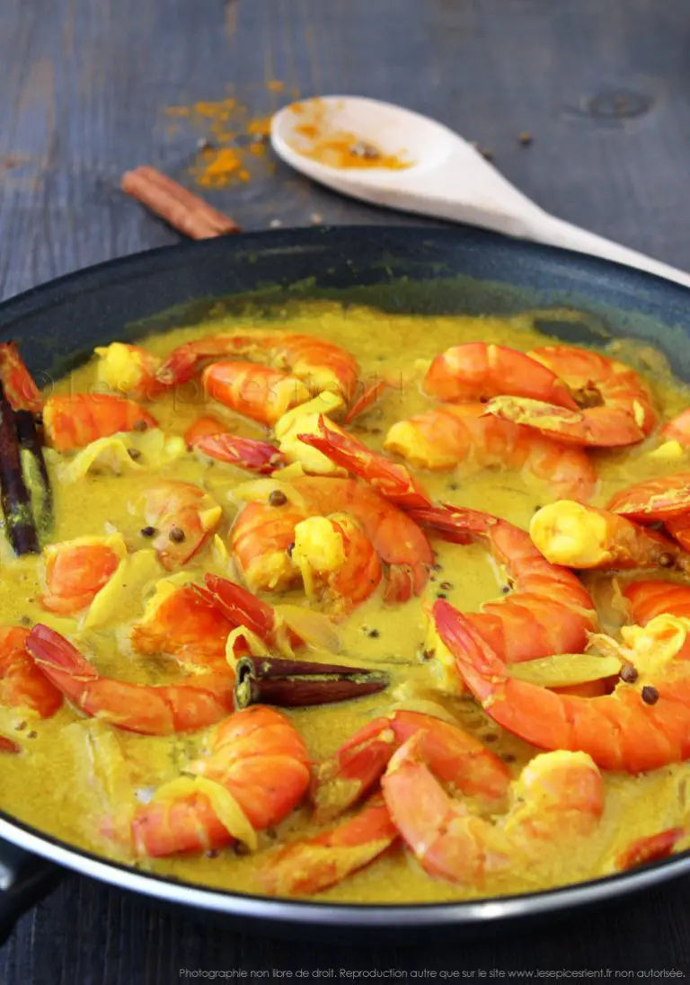 Poêlée De Crevettes Et Sa Délicieuse Sauce Curry Indien Les épices Rient 