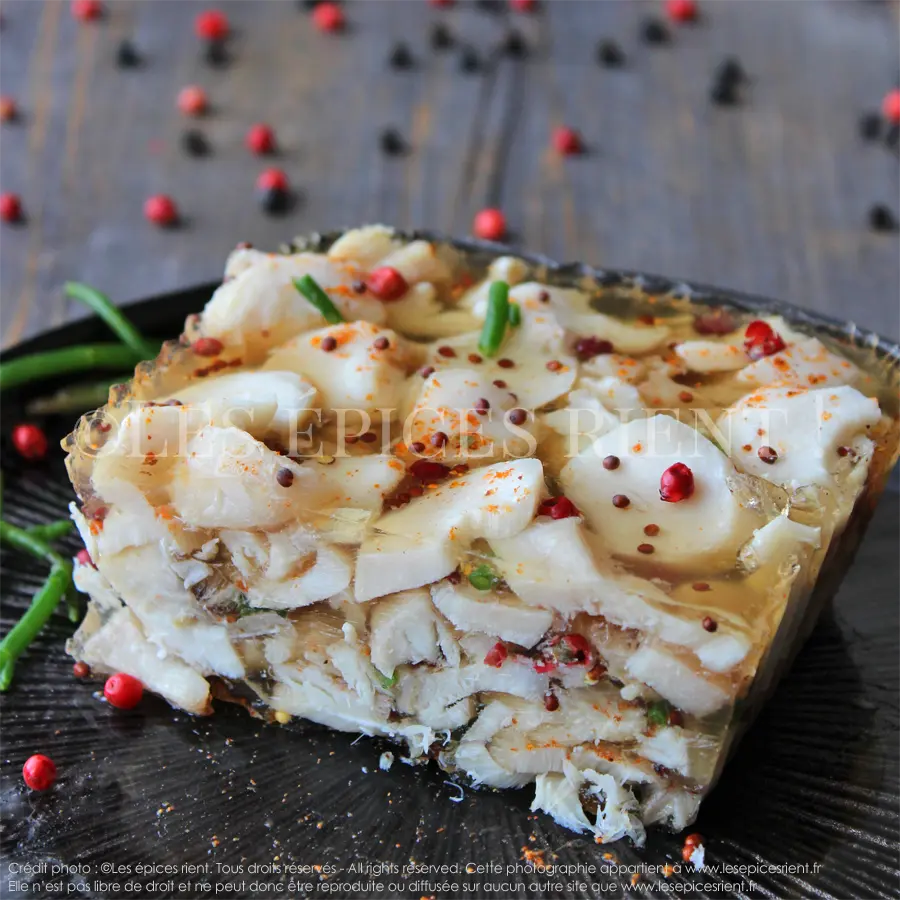 Terrine de poisson en gelée, baies roses et salicornes