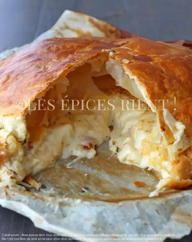 Tourte feuilletée croustillante au Reblochon fermier